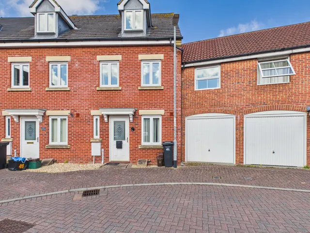 Viscount Square, Bridgwater, TA6, photo 1