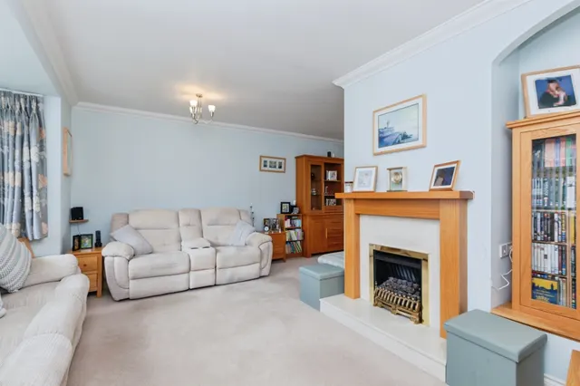 Marston Close, Oadby, LE2, photo 2