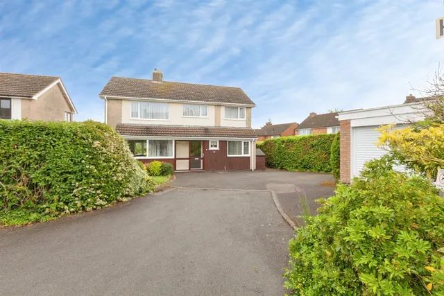 Marston Close, Oadby, LE2, photo 1