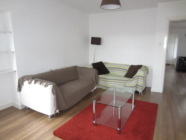 Fraser Place, Top Floor Whole, AB25, photo 3