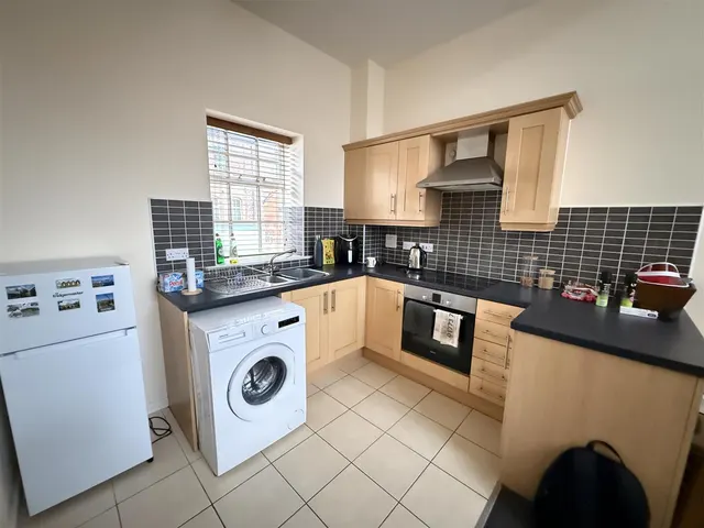 Caroline Court, Burton On Trent, DE14, photo 3