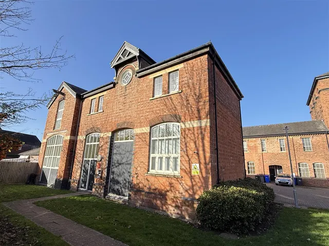 Caroline Court, Burton On Trent, DE14, photo 1