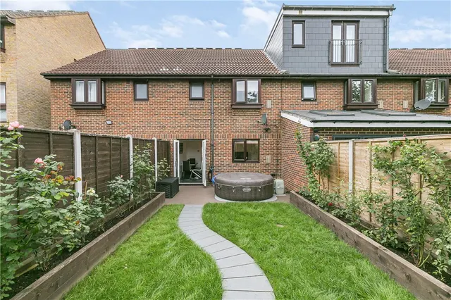 Benham Gardens, Hounslow, TW4, photo 1
