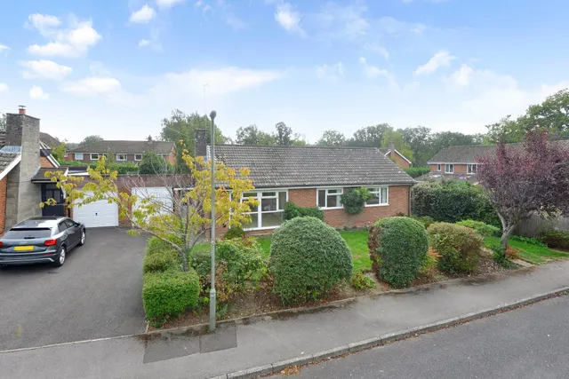 Grange Park, Cranleigh, GU6, photo 1