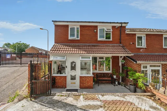 Dunstall Avenue, Wolverhampton, photo 1