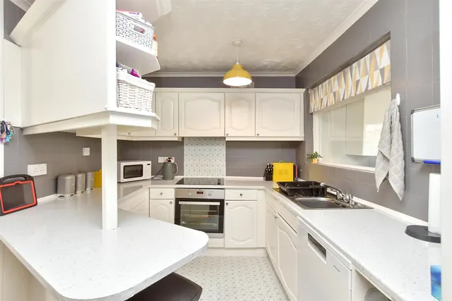 Horsted Avenue, Chatham, ME4, photo 3