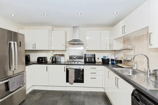 Photo 3 — Spring Place, Barking, IG11