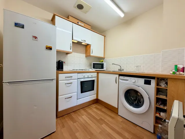Photo 2 — The Chestnuts, Haydon End, Swindon, SN25