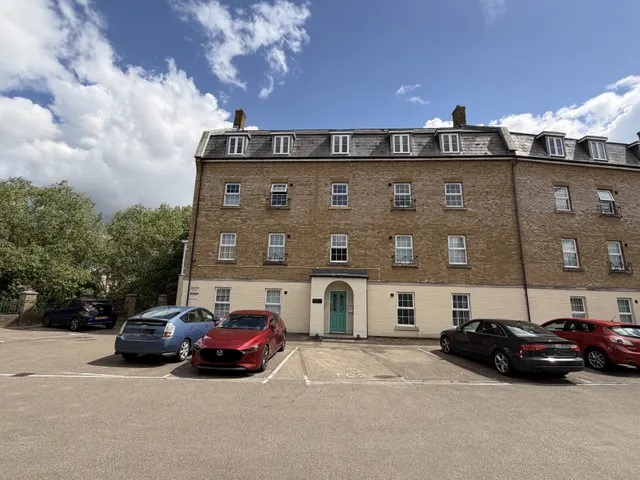 The Chestnuts, Haydon End, Swindon, SN25, photo 1