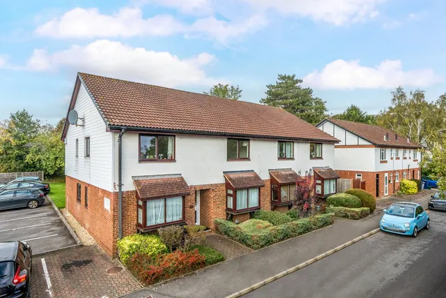 Old Station Way, Godaming, GU7, photo 1