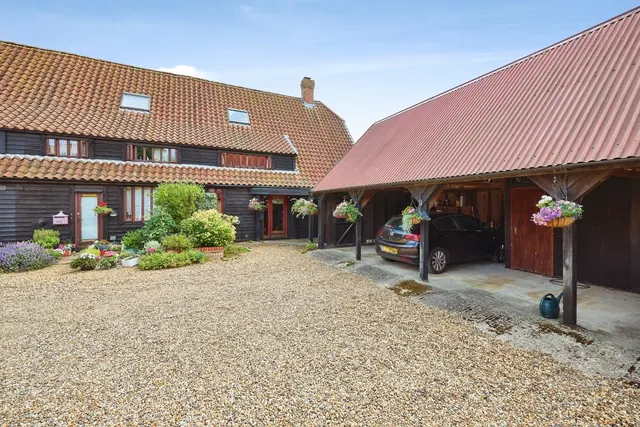 Parsonage Court, Whittlesford, CB22, photo 1