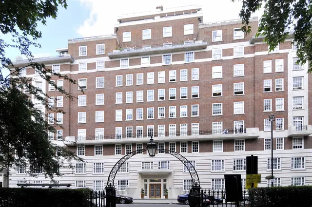 Portman Square, Marylebone, W1H, photo 2