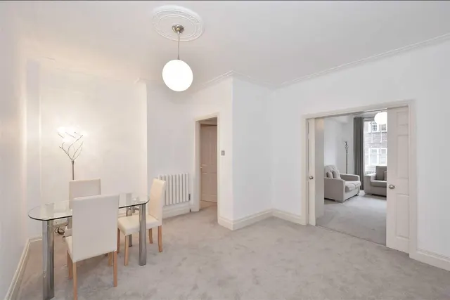 Portman Square, Marylebone, W1H, photo 1