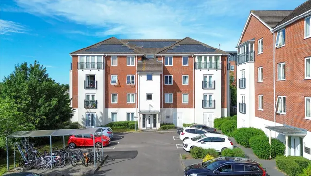 Regis Park Road, Reading, RG6, photo 1