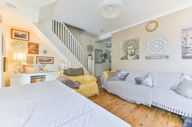 Photo 3 — 46 Woodcroft Road, Thornton Heath