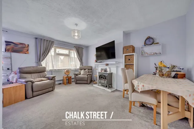 Chaucer Road, Heaton Grange, RM3, photo 3