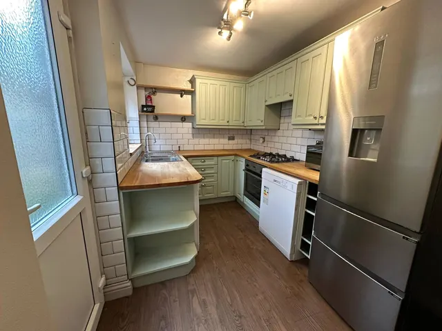 Guildford Road, Ash, GU12, photo 2