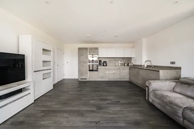 Photo 3 — 21 Akenside Court, Osborne Road, LONDON
