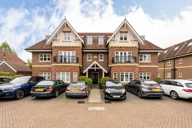 15 South Riding, Shoppenhangers Road, Maidenhead, photo 1