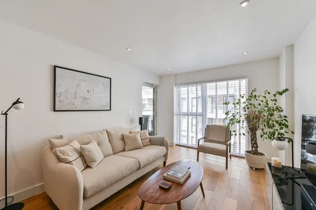 Photo 3 — Flat 33, 10 Fairbourne Road, LONDON