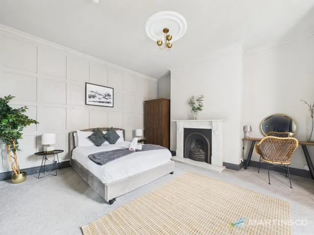 Photo 2 — Clifton Drive North, St Annes