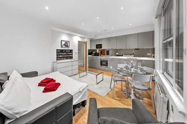 Photo 3 — Flat 2, 47 Rupert Street, London