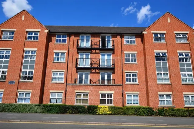 Crown Apartment, Loughborough, LE11, photo 1