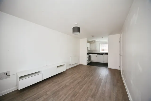 Design Drive, Dunstable, LU6, photo 2
