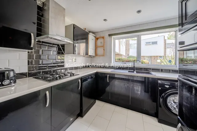 Photo 3 — Ham View, Croydon, CR0