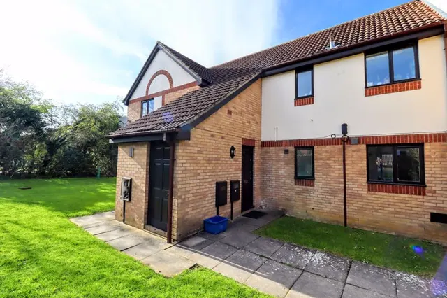 Pimpernel Grove, Walnut Tree, Milton Keynes, Buckinghamshire, MK7 7LG, photo 1