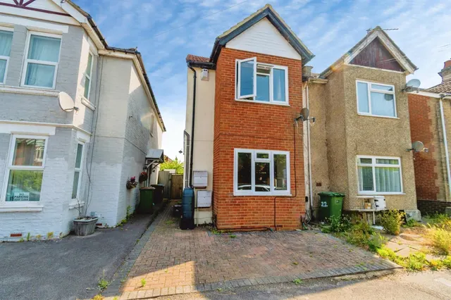 Charlton Road, Southampton, SO15, photo 1