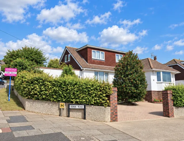 North Lancing, BN15 0NU, photo 1