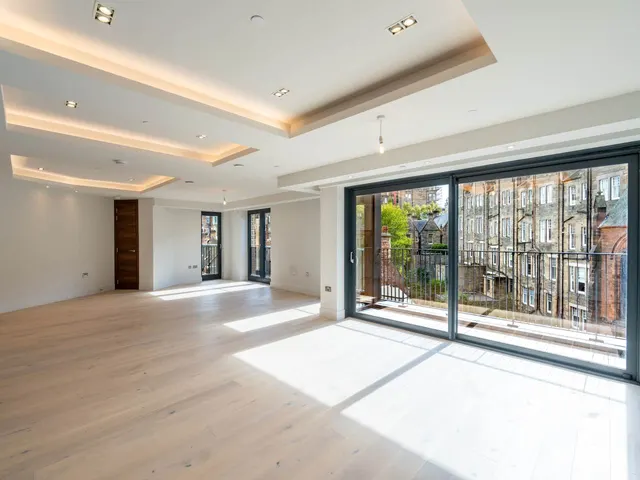 Photo 2 — 59 Belford Road, West End, Edinburgh, EH4 3BF