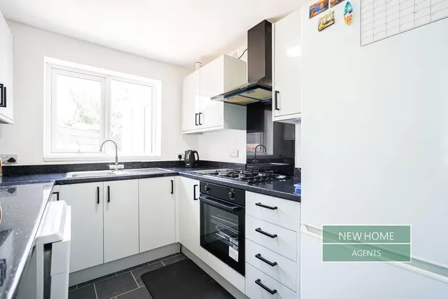Romsey Place, Mansfield, NG19, photo 3