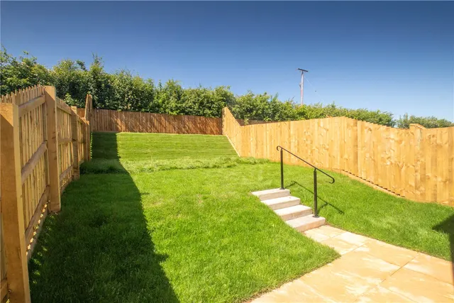 Yeo Crescent, Crediton, Devon, EX17, photo 1