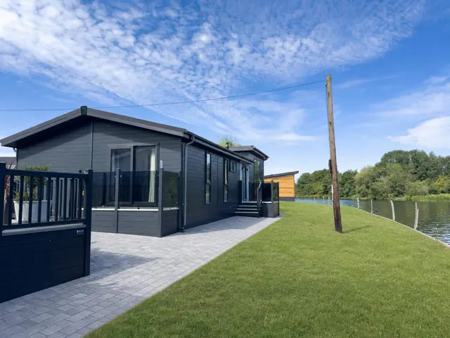 Willows Riverside Park, Windsor, SL4 5TL, photo 1