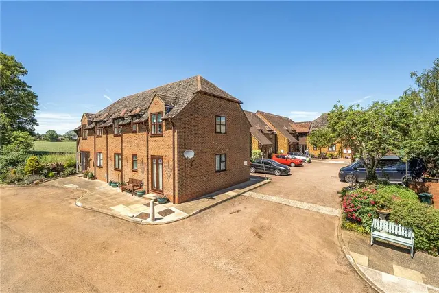 Grove Court, Banbury, OX15, photo 1