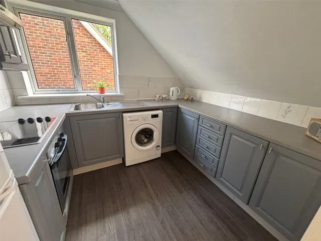 High Street, Buxted, TN22, photo 2