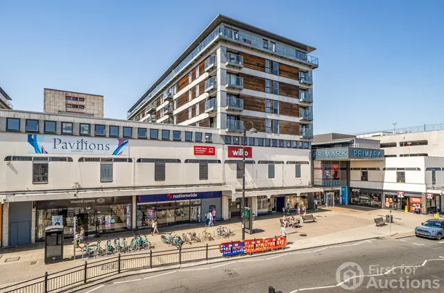 High-yield investment opportunity in the heart of Uxbridge, UB8, photo 1