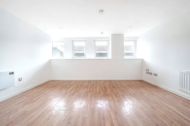 High-yield investment opportunity in the heart of Uxbridge, UB8, photo 2