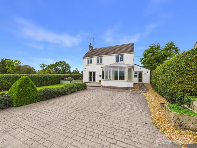 Bangor Road, Cross Lanes, LL13, photo 1