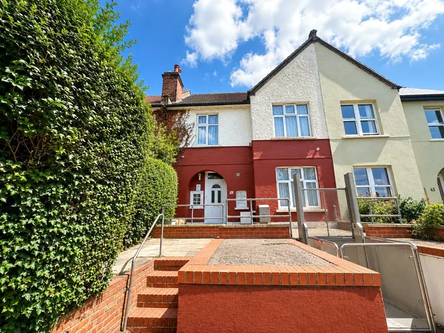 Abbotshall Road, London, SE6, photo 1