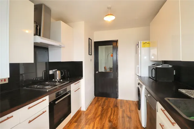 Ash Road, Woking, GU22, photo 3