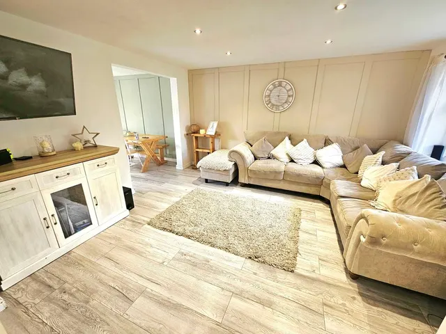 Warrington Drive, New Oscott, B23, photo 3