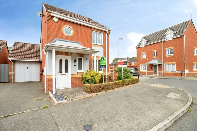 Clover Way, Bedworth, Warwickshire, CV12, photo 1