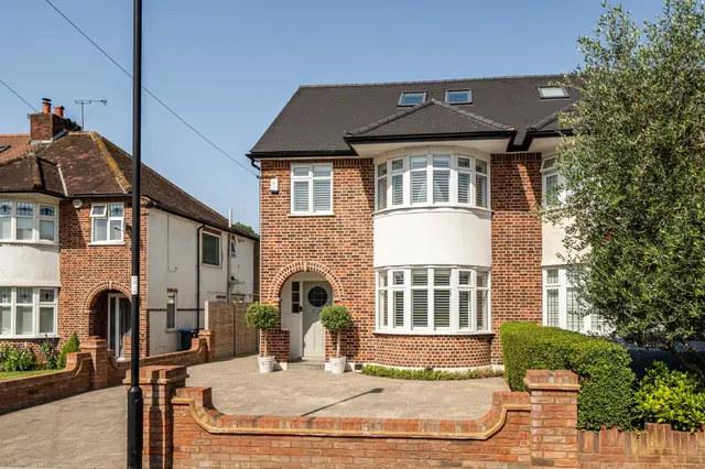 Conway Gardens, Enfield, photo 1