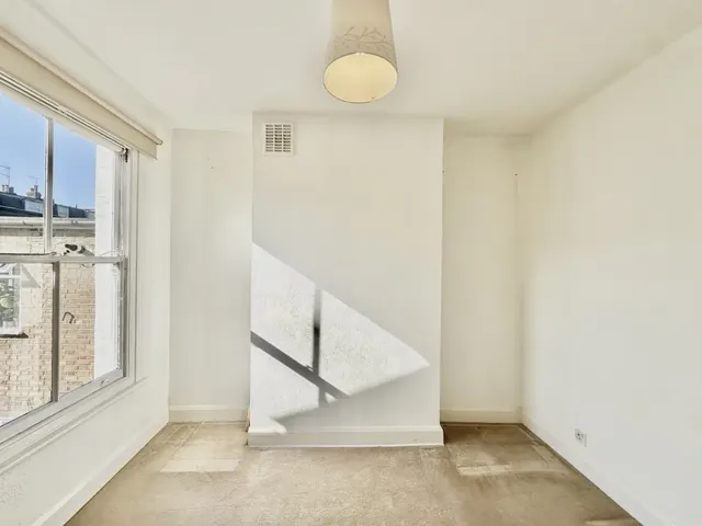 Photo 3 — Broughton Road, Fulham, London