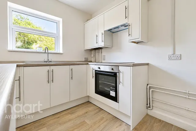 Gainsborough Road, Aylesbury, HP21, photo 3