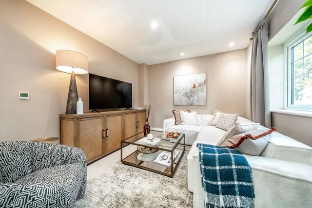 Queens Road, Weybridge, KT13, photo 2