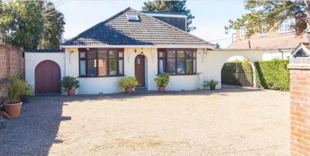 4 bedroom house — Oak Hill Road, Stapleford Abbotts, RM4